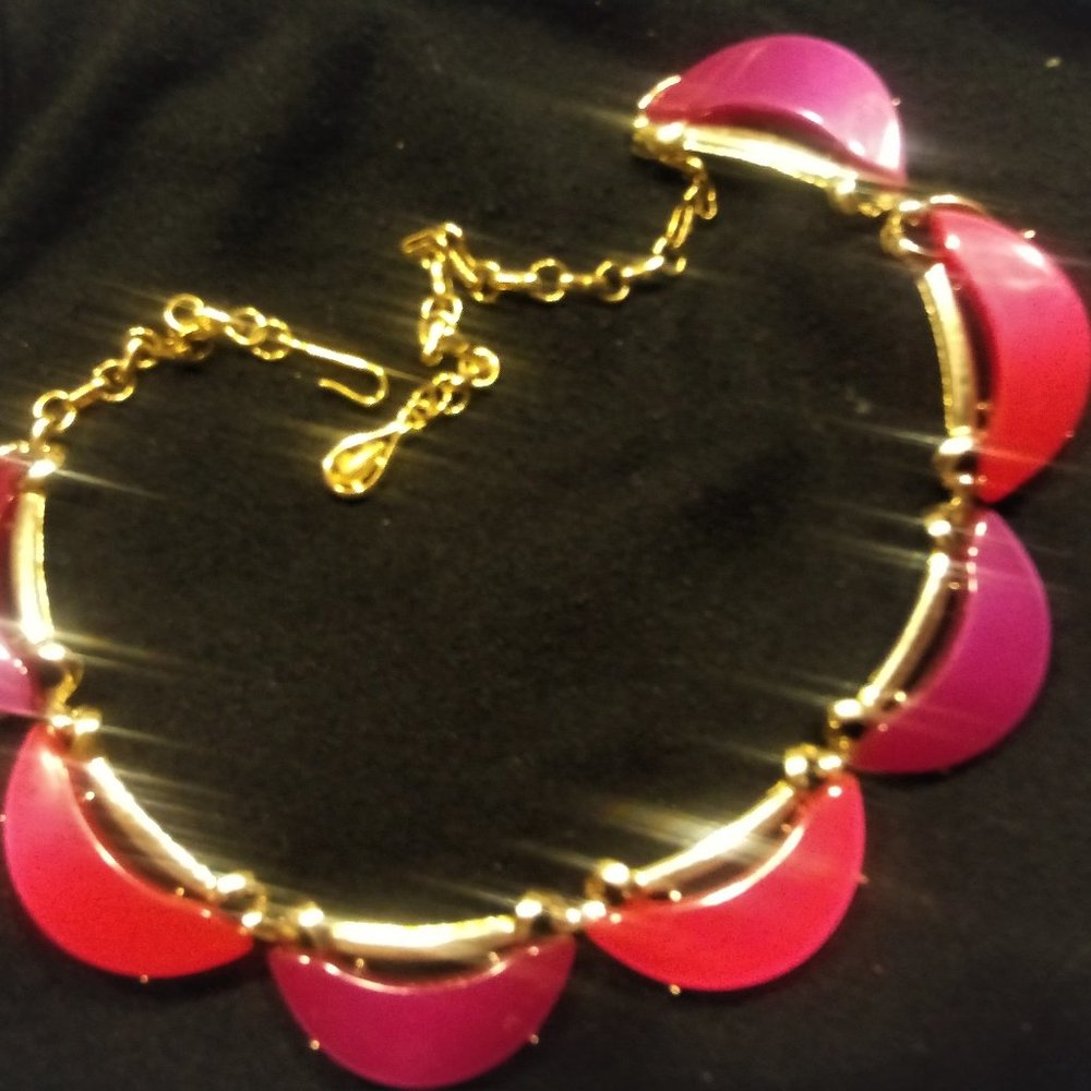 VTG CORO Half Moon Thermoset Lucite Necklace in Vibrant  Fuchsia and Magenta